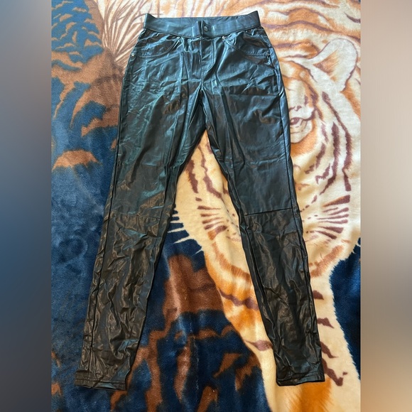 Hue Leatherette Leggings - Picture 2 of 3
